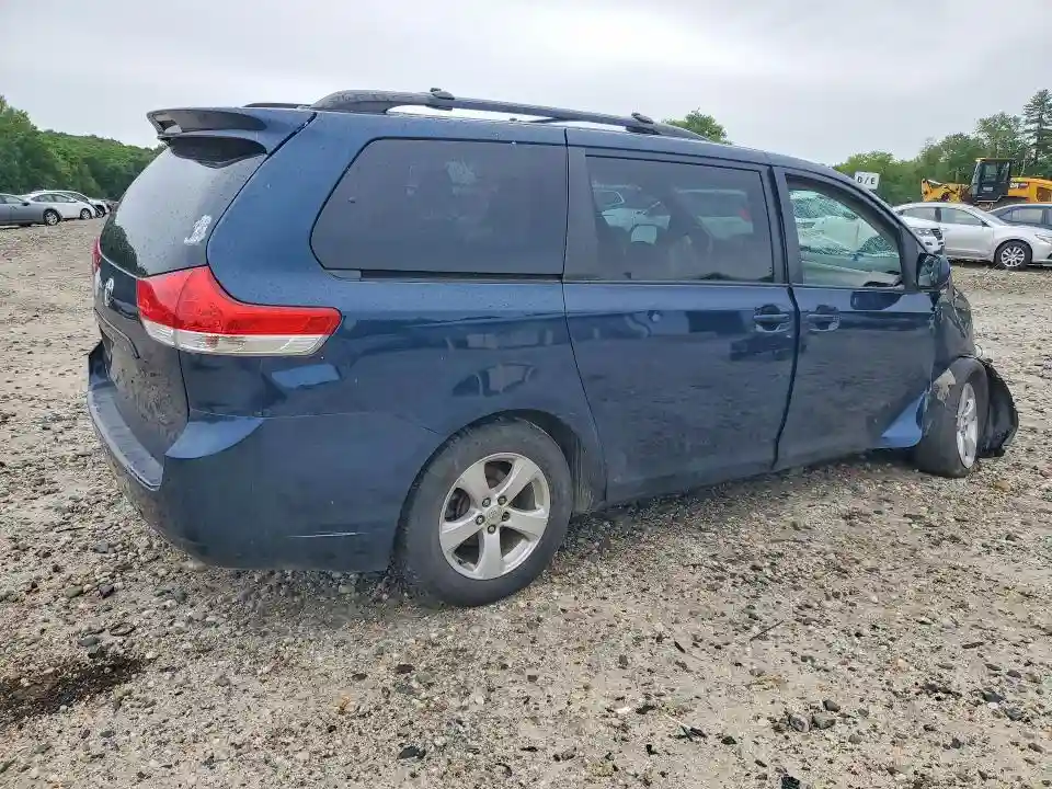 5TDKK3DC8BS045597 2011 TOYOTA SIENNA-2