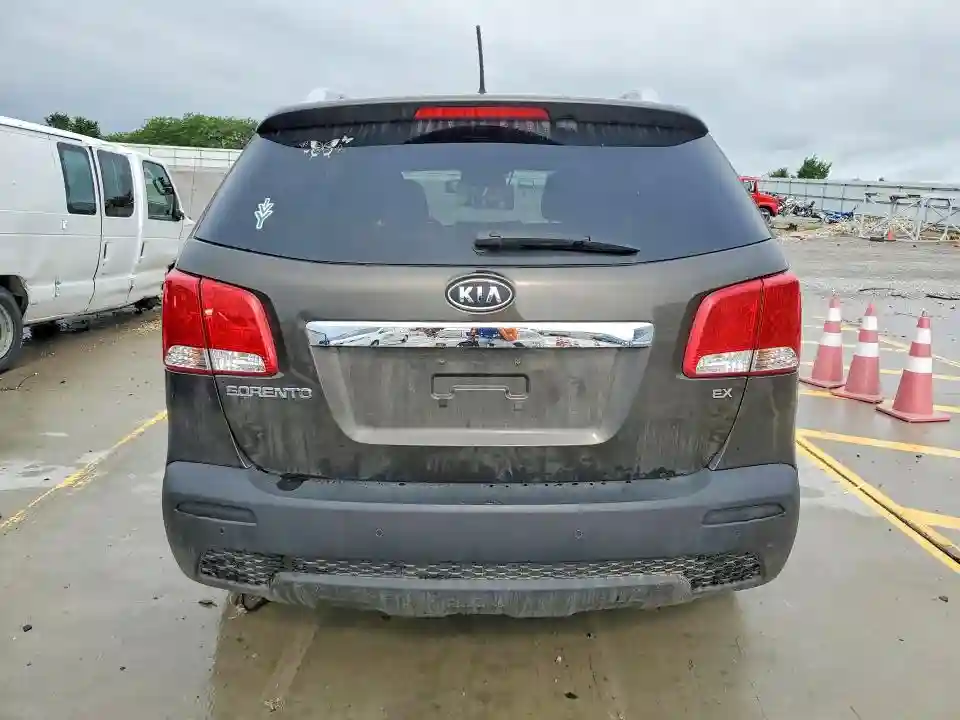 5XYKU3A14BG147389 2011 KIA SORENTO-5