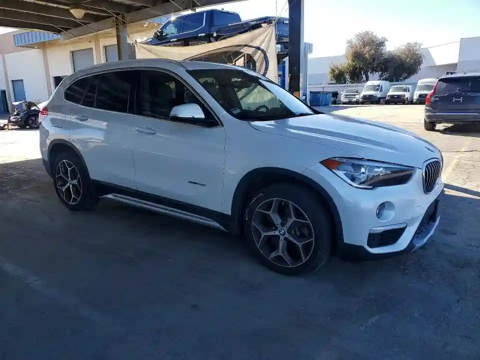 WBXHU7C37J5H40662 2018 BMW X1-3