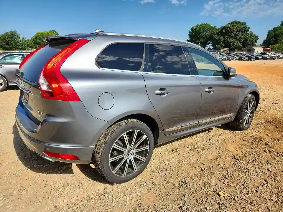 YV4612RM5G2865485 2016 VOLVO XC60-2
