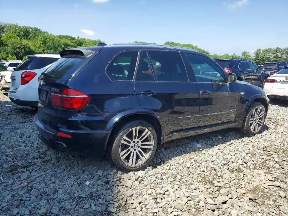 5UXZV4C55BL409411 2011 BMW X5-2