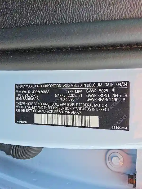 YV4L12UJ0S2450888 2025 VOLVO XC40-4