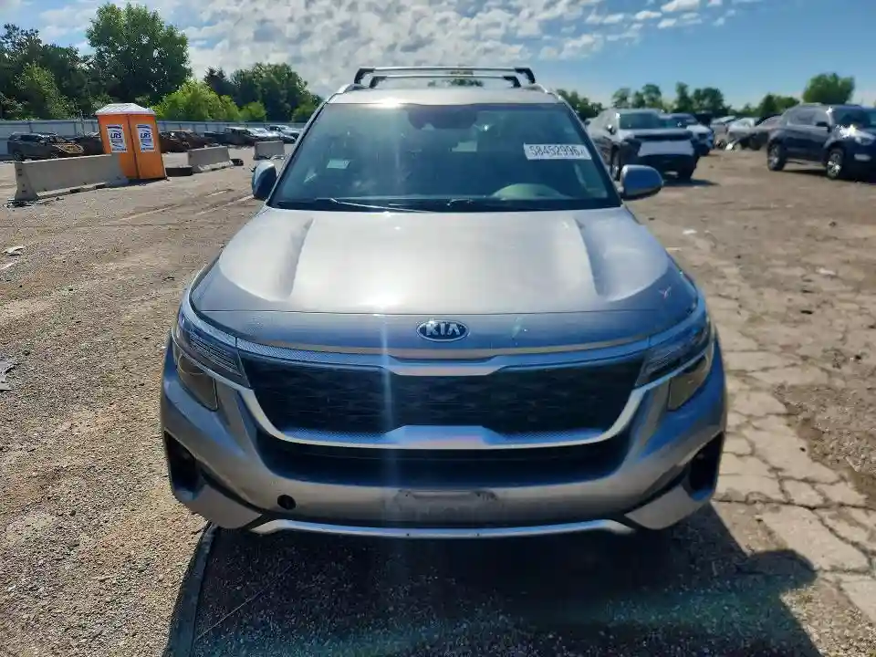 KNDERCAA9M7170293 2021 KIA SELTOS-4