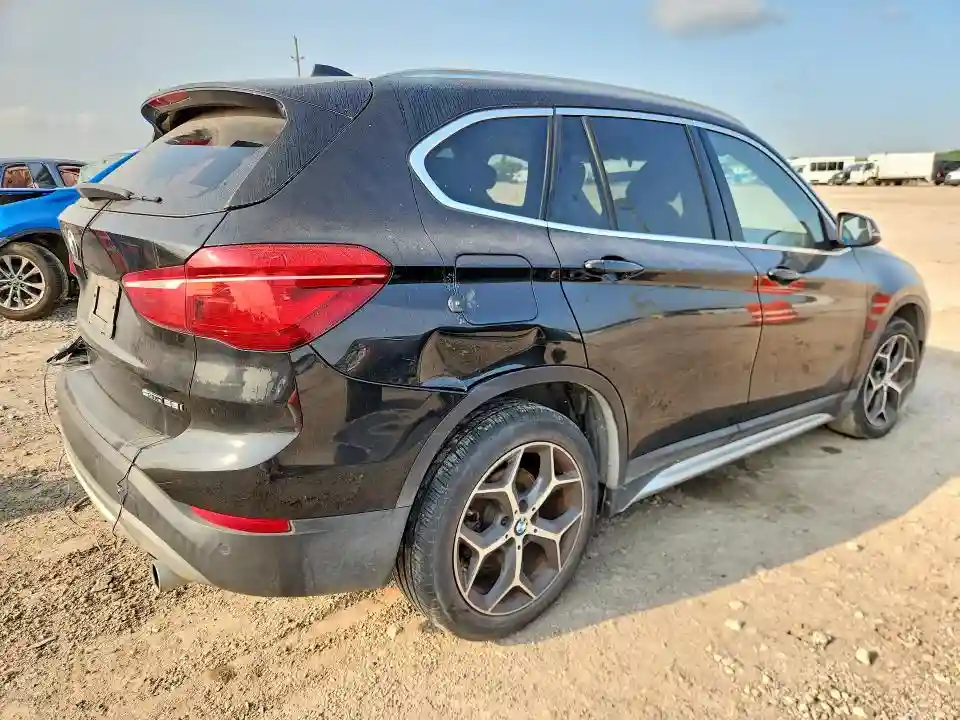 WBXHU7C58K3H45075 2019 BMW X1-2