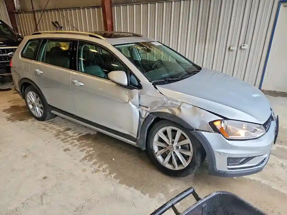 3VWH17AUXHM511425 2017 VOLKSWAGEN GOLF-3