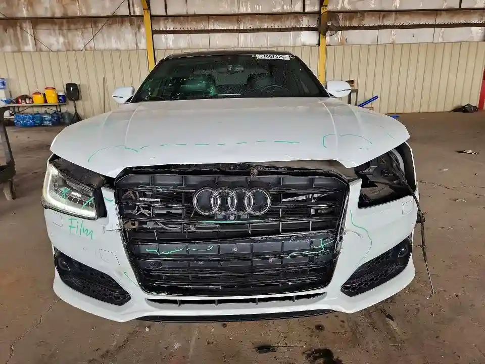 WAU43AFD8JN000483 2018 AUDI A8-4