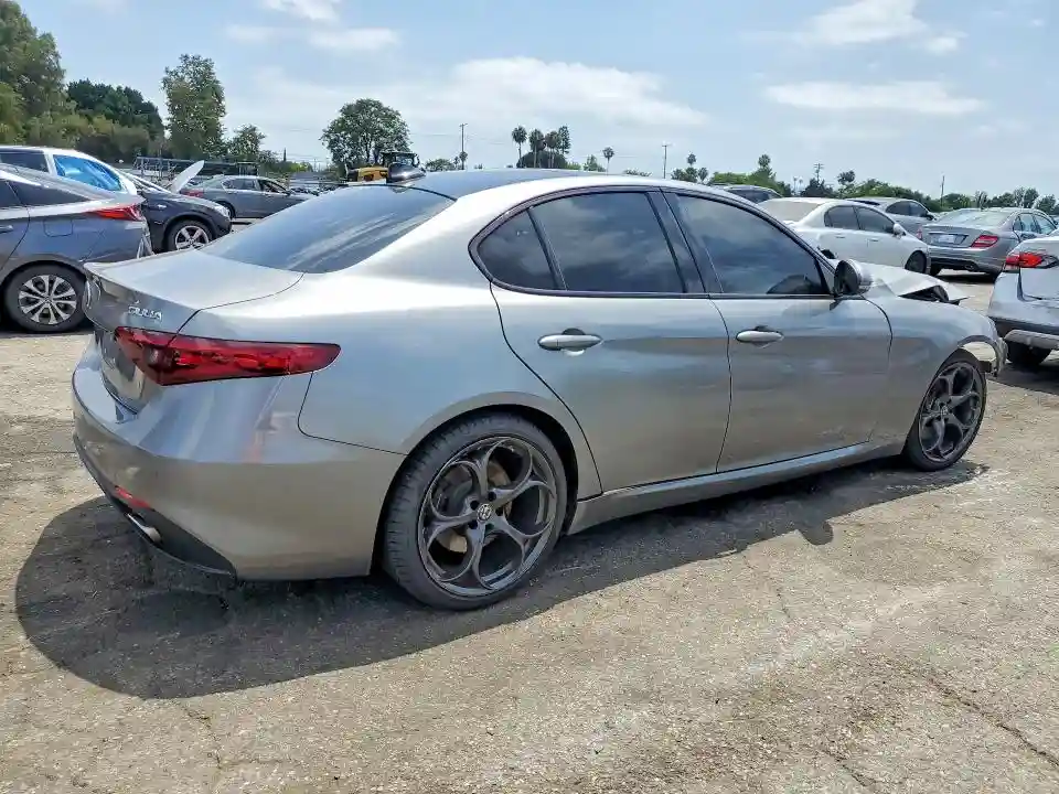 ZARFAECN2J7583021 2018 ALFA ROMEO GIULIA-2
