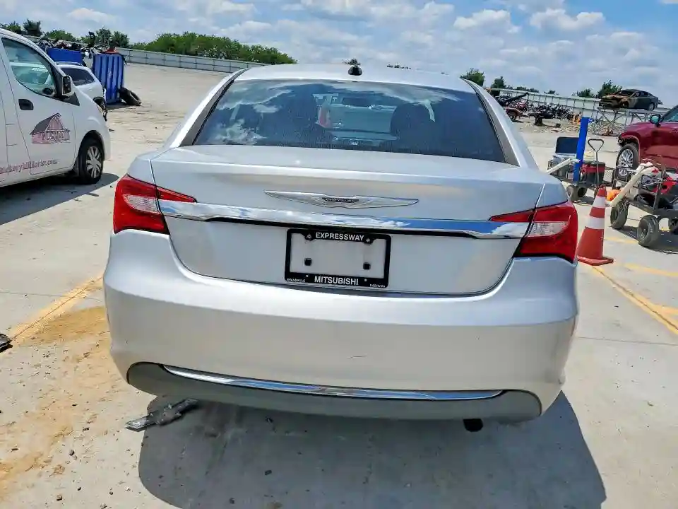 1C3CCBBB3CN181461 2012 CHRYSLER 200-5