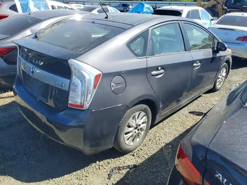 JTDKN3DPXF3074598 2015 TOYOTA PRIUS-2