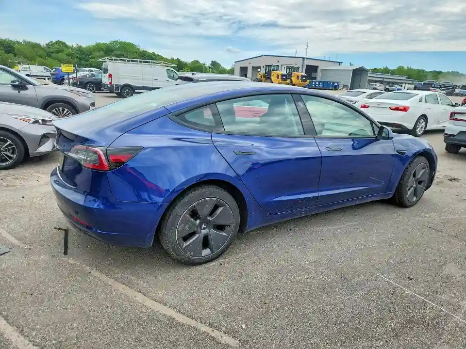 5YJ3E1EA9NF371026 2022 TESLA MODEL 3-2
