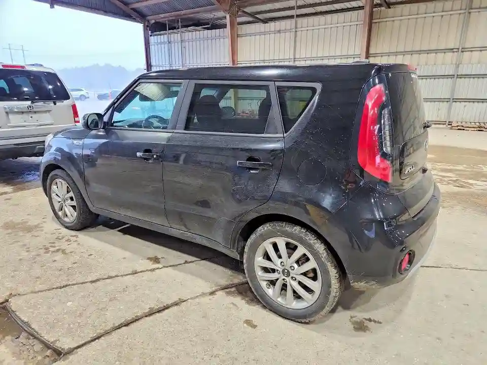 KNDJP3A55J7602994 2018 KIA SOUL-1