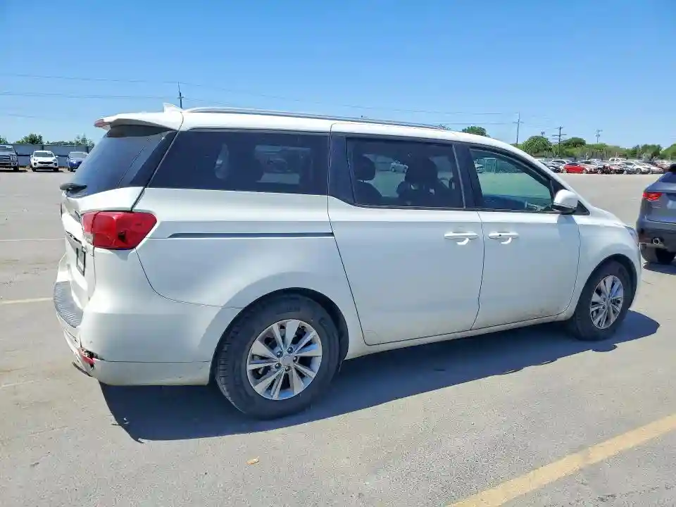 KNDMB5C1XG6208701 2016 KIA SEDONA-2