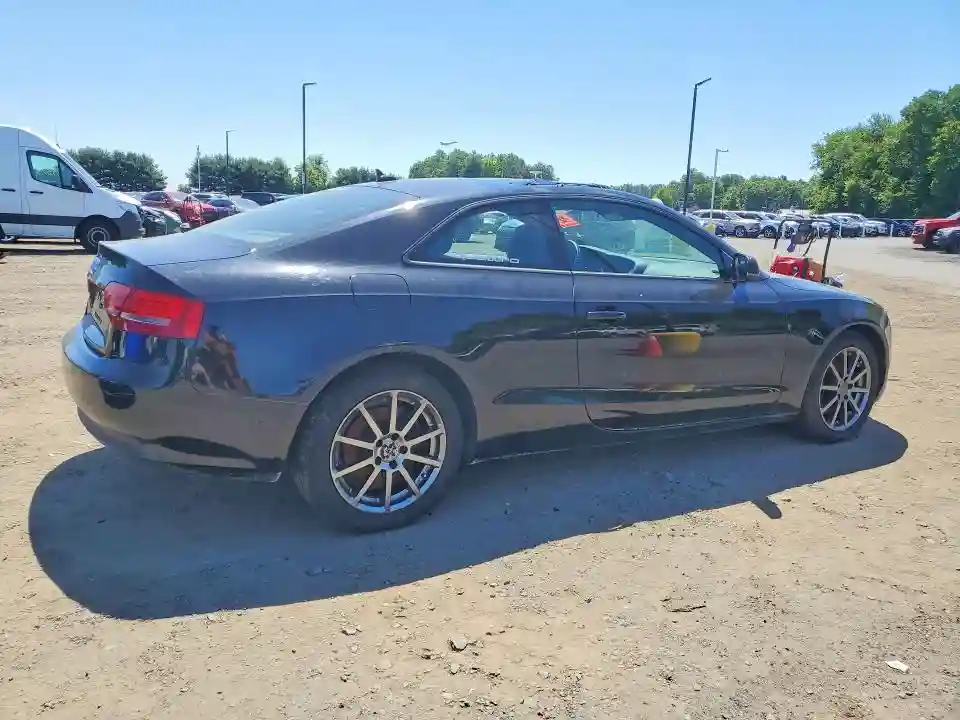 WAURFAFR0BA071212 2011 AUDI A5-2