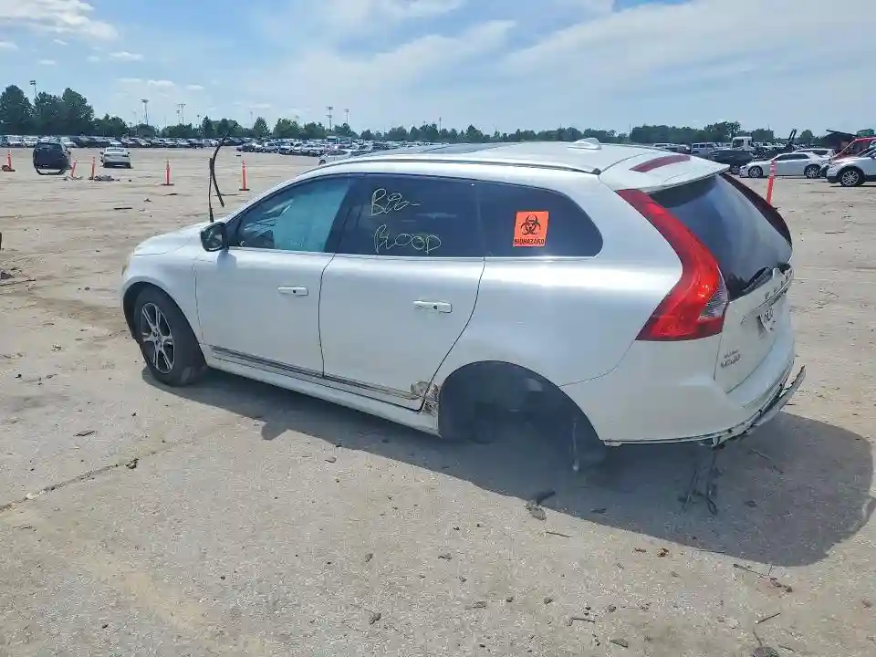 YV4902RK6F2720386 2015 VOLVO XC60-1