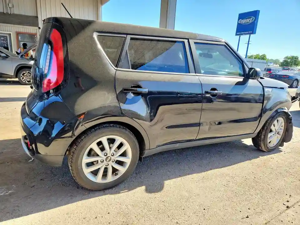 KNDJP3A50J7610176 2018 KIA SOUL-2
