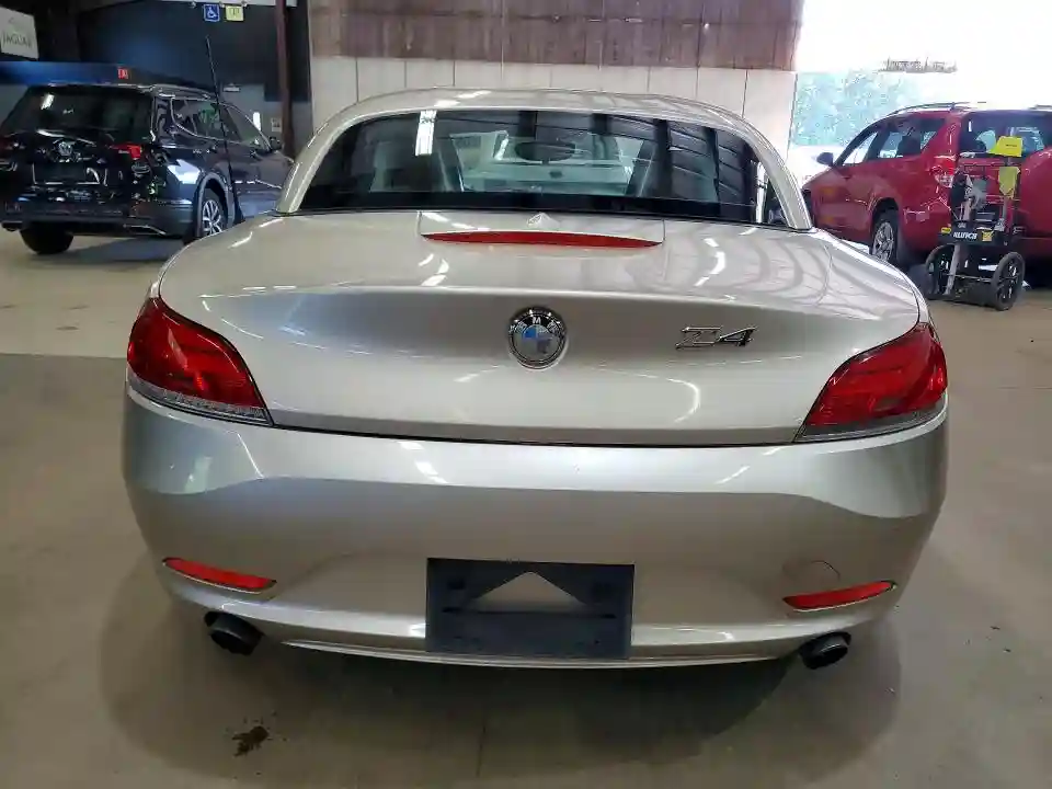 WBALM7C53BE382836 2011 BMW Z4-5