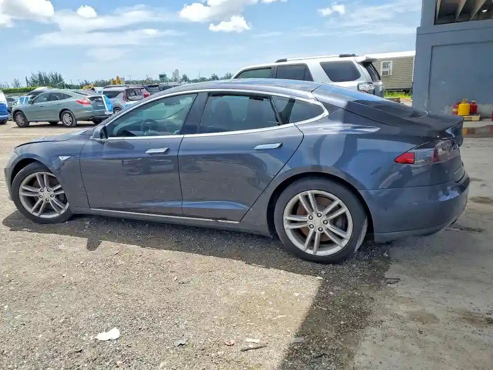 5YJSA1E11GF130197 2016 TESLA MODEL S-1