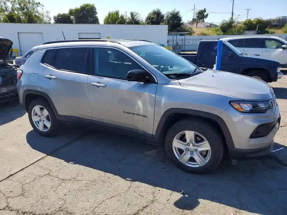 3C4NJDBB5NT128379 2022 JEEP COMPASS-3