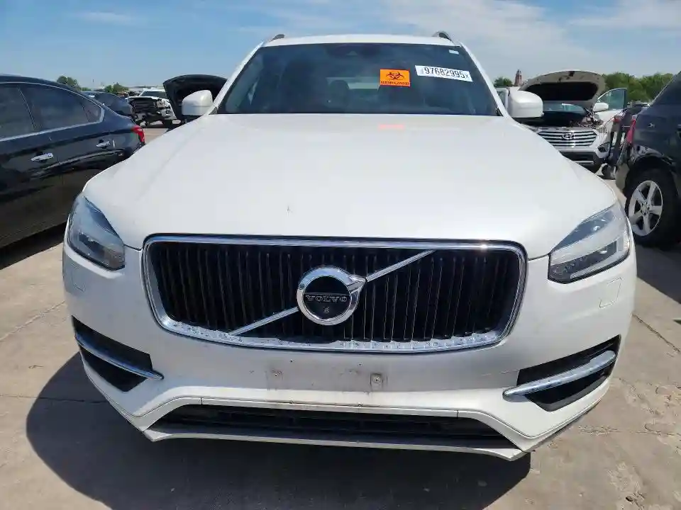 YV4A22PKXJ1333641 2018 VOLVO XC90-4