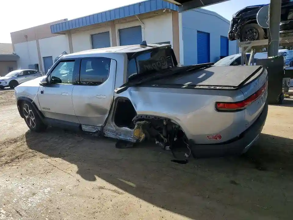 7FCTGAAA8PN025371 2023 RIVIAN RIT-1