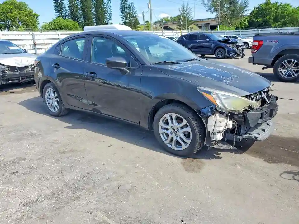3MYDLBYVXHY164136 2017 TOYOTA YARIS-3