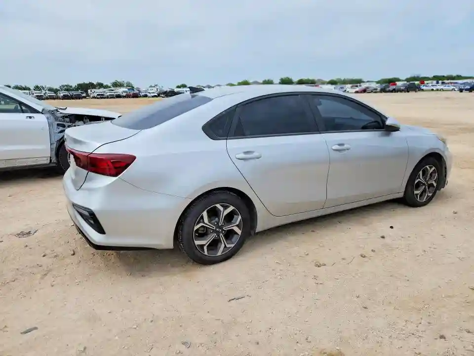 3KPF24AD2LE177660 2020 KIA FORTE LXS-2