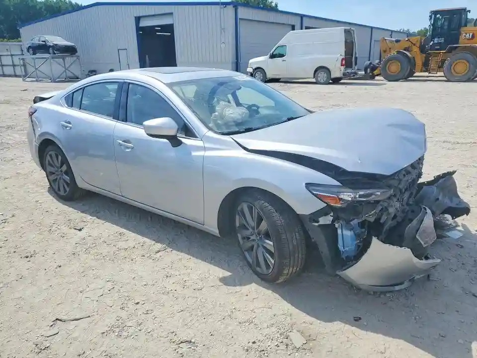 JM1GL1VM1J1324982 2018 MAZDA 6-3