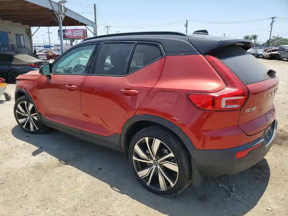 YV4ED3UR3M2568156 2021 VOLVO XC40-1