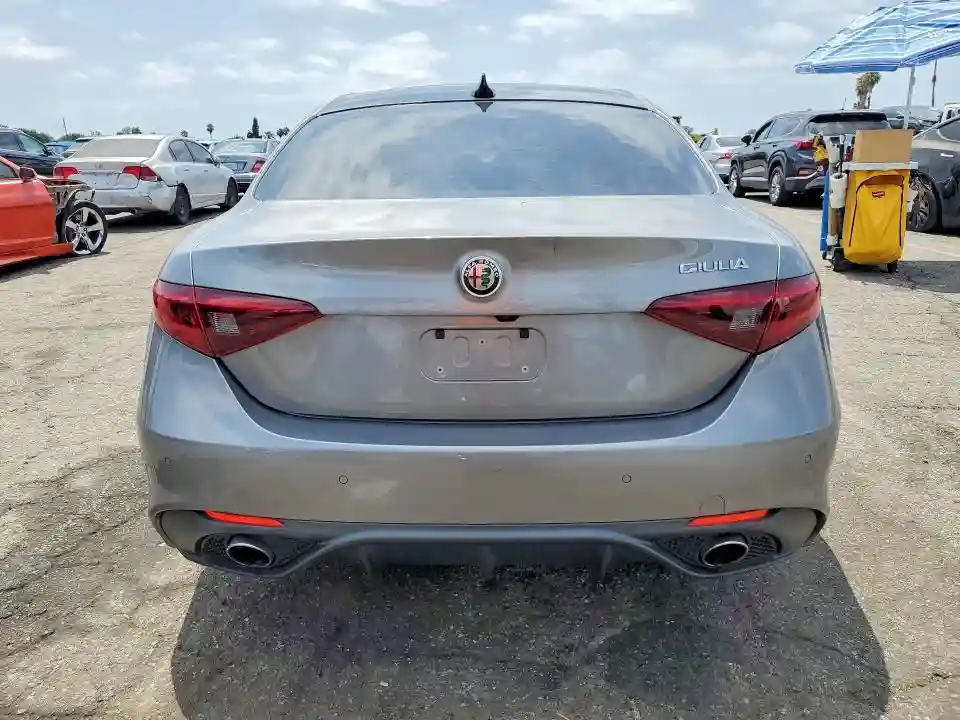 ZARFAECN2J7583021 2018 ALFA ROMEO GIULIA-5
