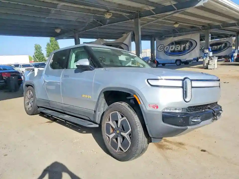 7FCTGAAA8PN025371 2023 RIVIAN RIT-3