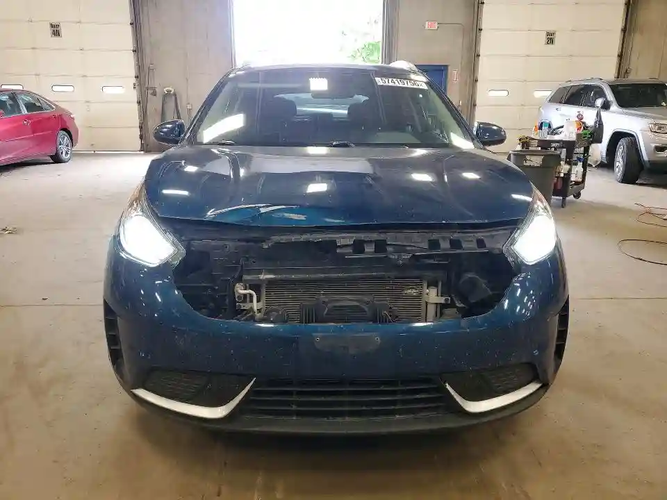 KNDCB3LC2K5252028 2019 KIA NIRO-4