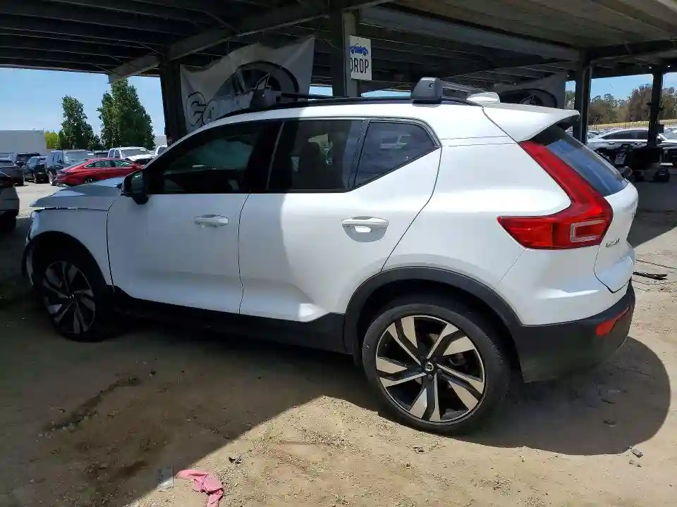 YV4L12UC4S2527196 2025 VOLVO XC40-1
