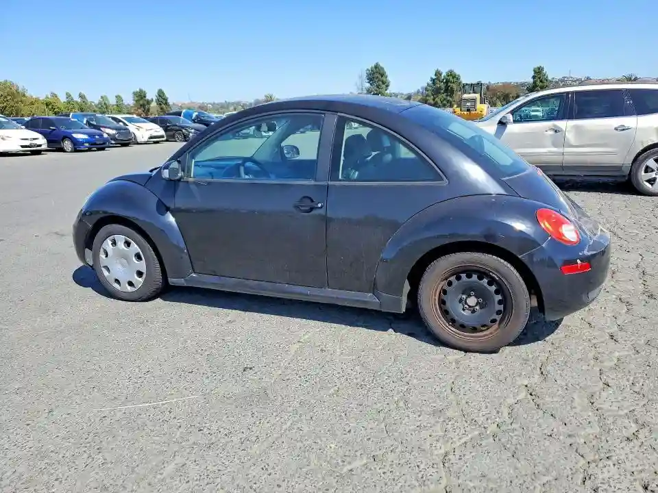3VWPG3AG2AM015912 2010 VOLKSWAGEN BEETLE-1