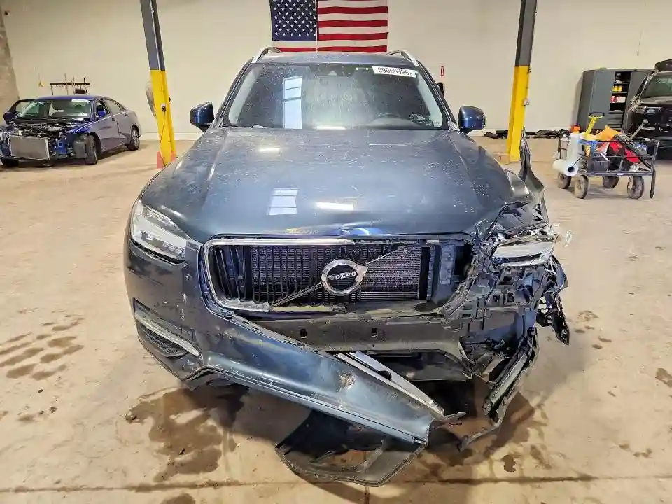 YV4A22PK1J1218927 2018 VOLVO XC90-4