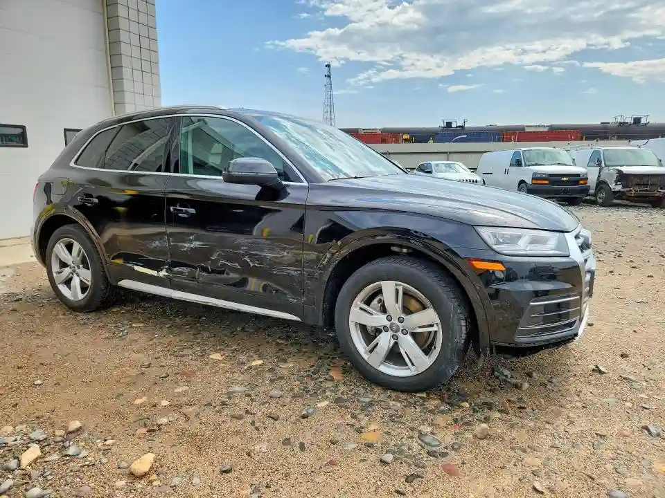 WA1BNAFY3J2010390 2018 AUDI Q5-3