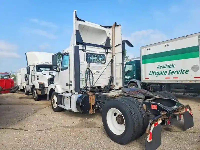 4V4N39TG7HN988178 2017 VOLVO VN-2