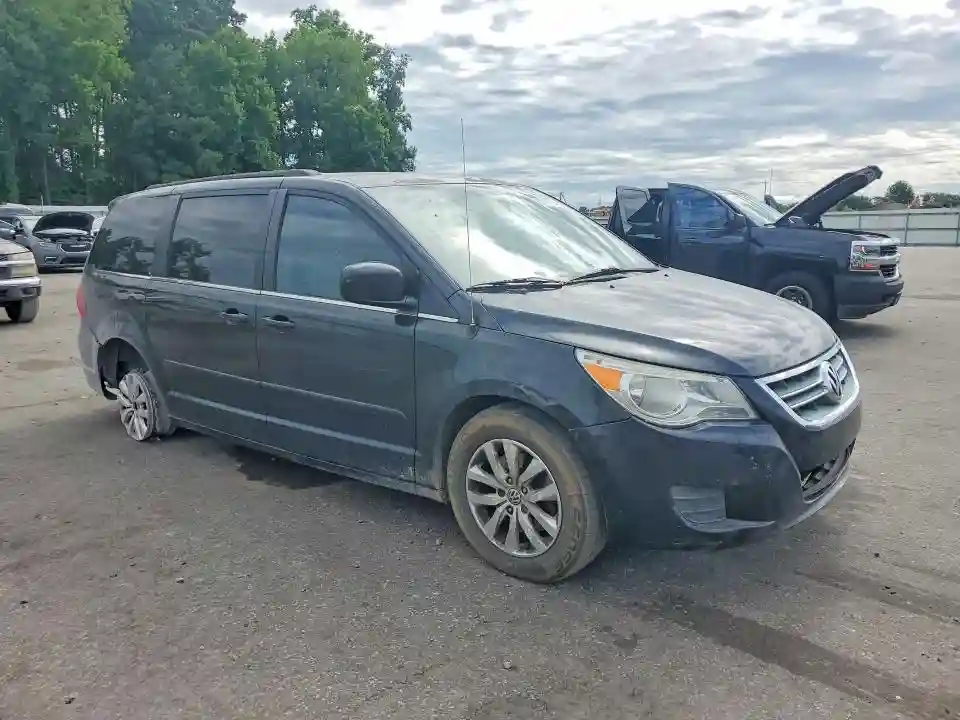 2C4RVABG8CR293780 2012 VOLKSWAGEN ROUTAN-3