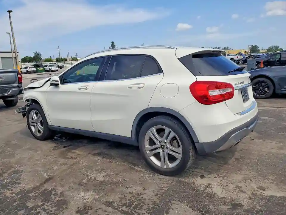 WDCTG4EB1JJ441877 2018 MERCEDES-BENZ GLA-CLASS-1