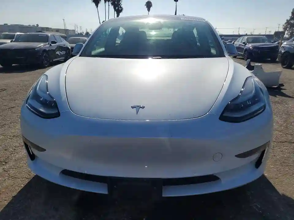 5YJ3E1EA7JF154701 2018 TESLA MODEL 3-4