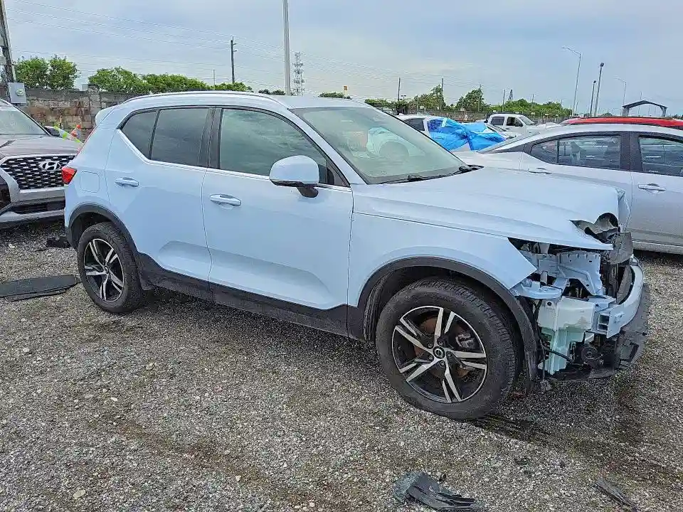 YV4L12UJ0S2450888 2025 VOLVO XC40-3
