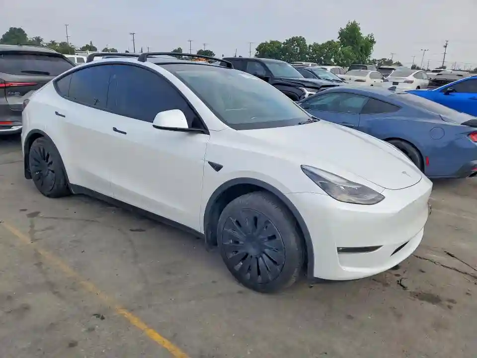 7SAYGAEE1PF881184 2023 TESLA MODEL Y-3