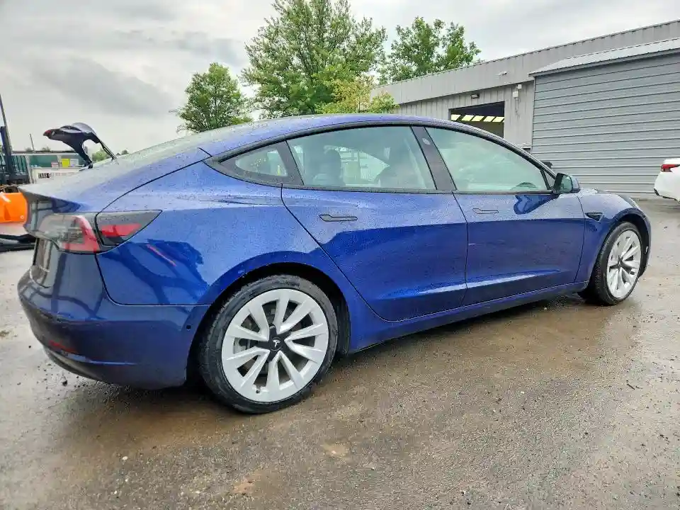 5YJ3E1EB8NF290561 2022 TESLA MODEL 3-2