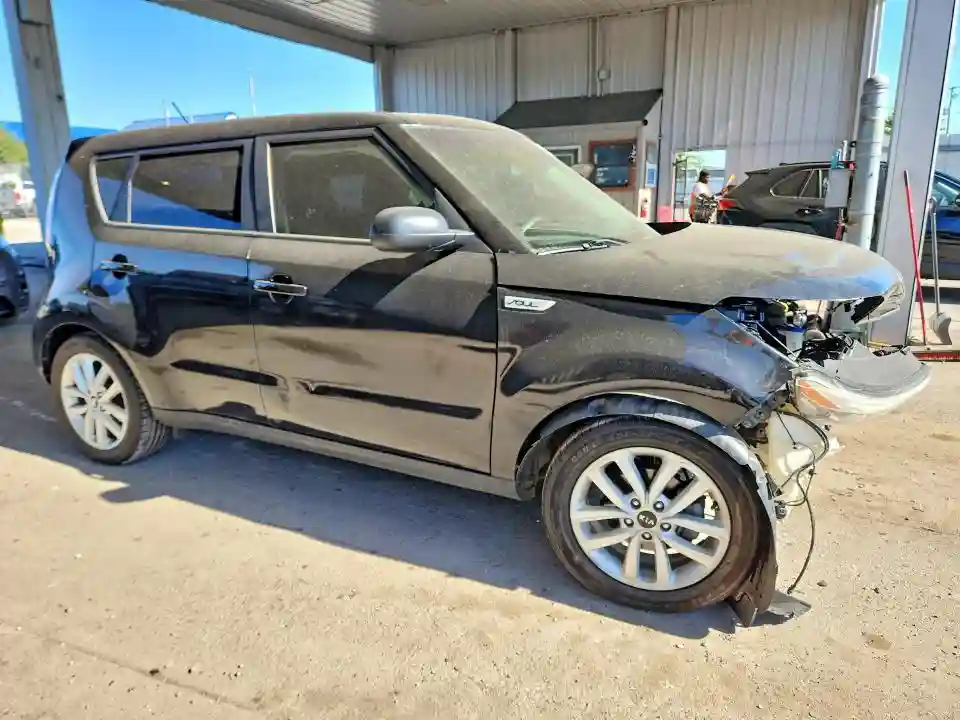 KNDJP3A50J7610176 2018 KIA SOUL-3