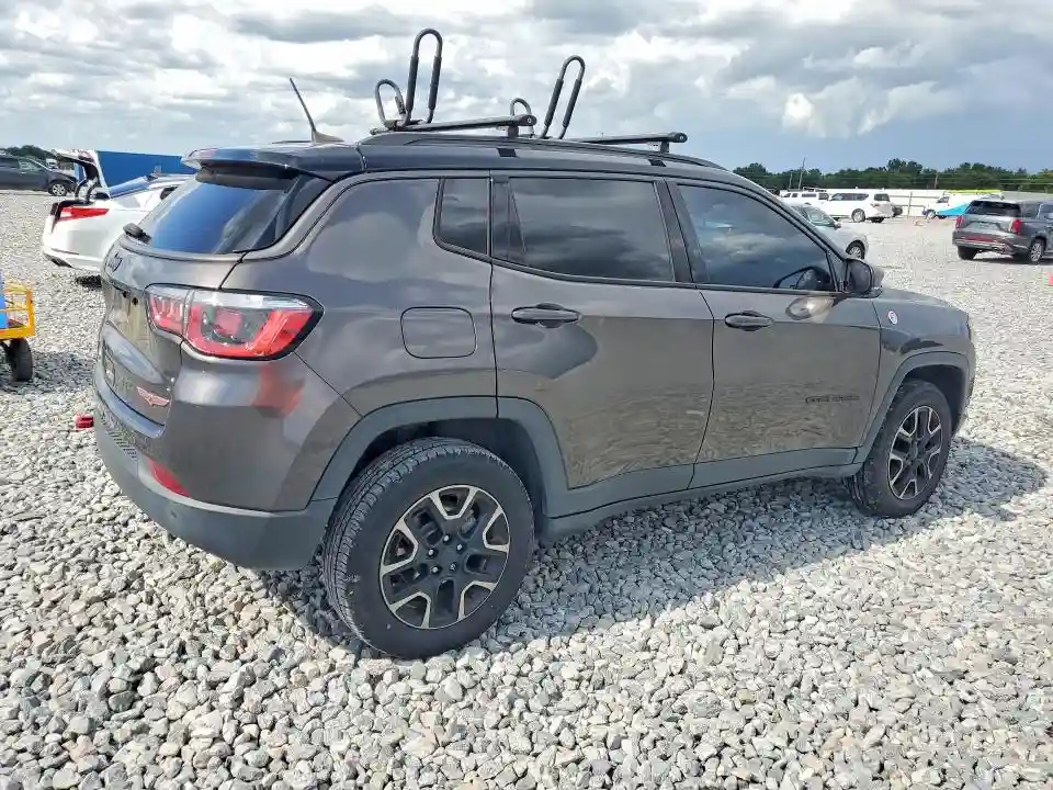 3C4NJDDB5KT759898 2019 JEEP COMPASS-2