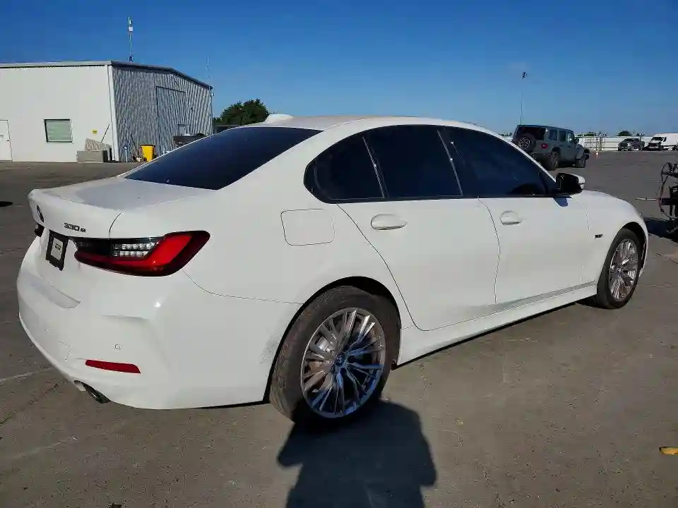 3MW39FS00P8C96654 2023 BMW 3 SERIES-2