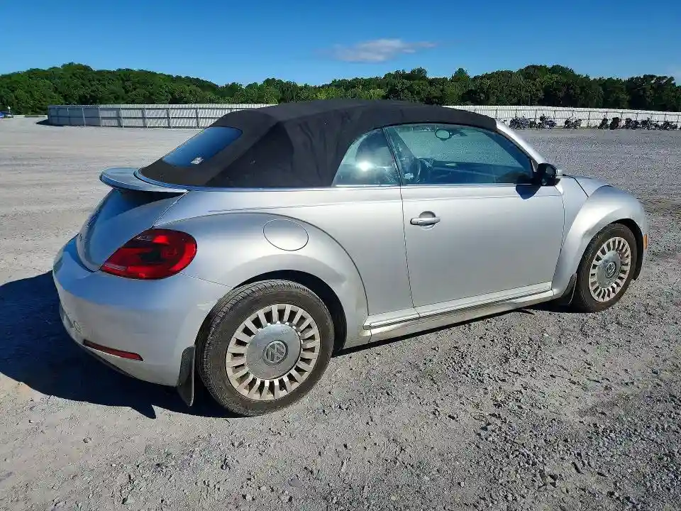 3VW507AT8GM805689 2016 VOLKSWAGEN BEETLE-2