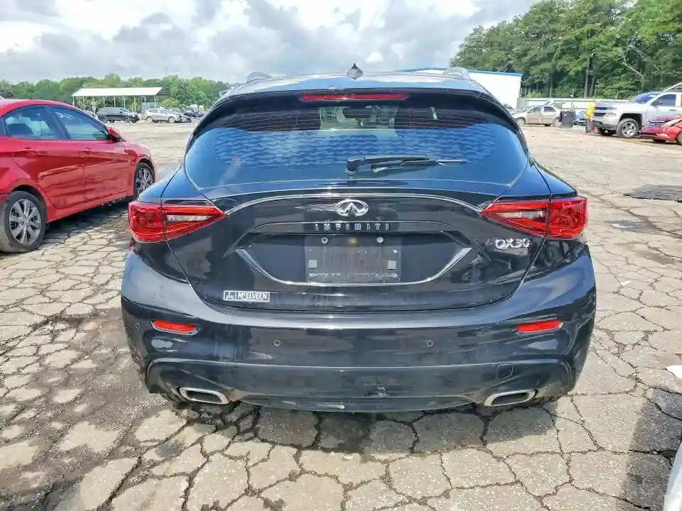 SJKCH5CPXHA033568 2017 INFINITI QX30-5