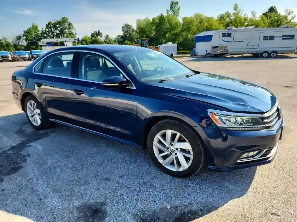 1VWBA7A38JC050777 2018 VOLKSWAGEN PASSAT-3