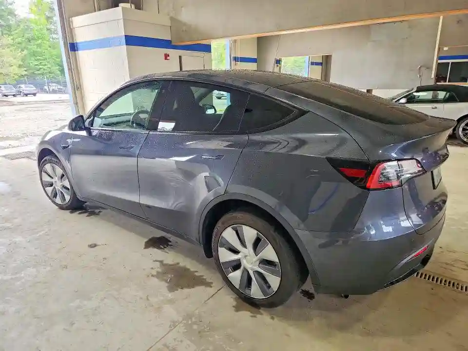 7SAYGDEE9NA005510 2022 TESLA MODEL Y-1