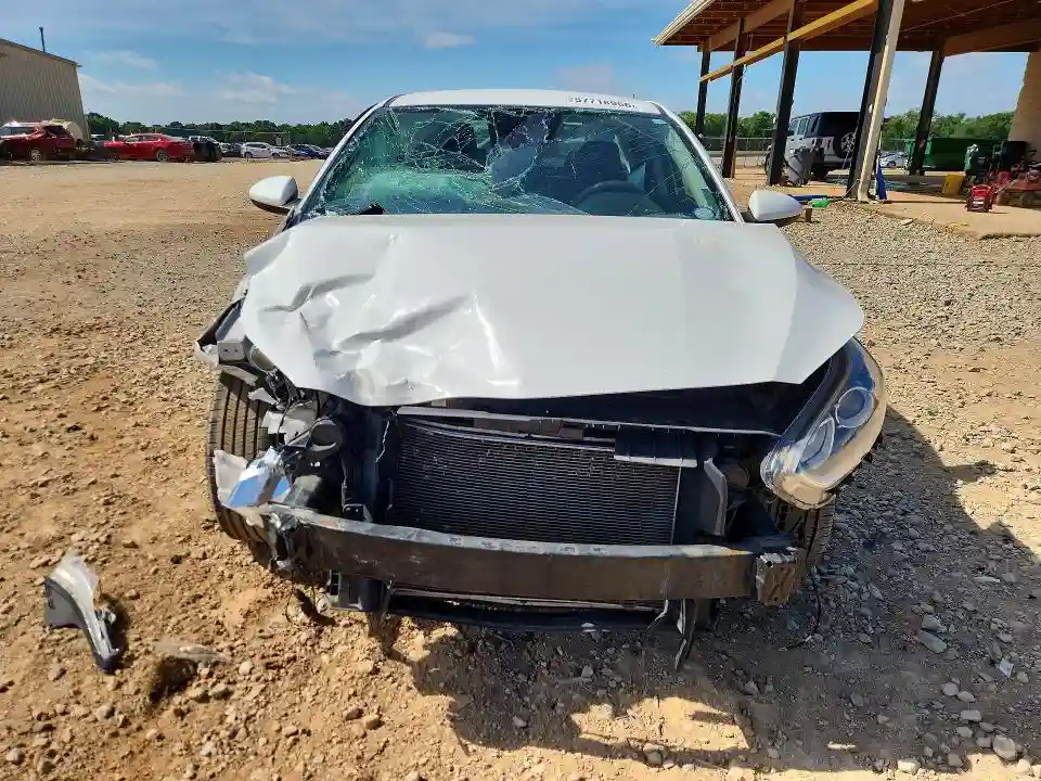 3KPF24AD3KE053394 2019 KIA FORTE LXS-4